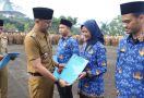Hengki Kurniawan Menyerahkan Ratusan SK CPNS & PPPK, Ada Pesan Penting - JPNN.com