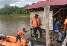Cekcok dengan Suami, Riati Melompat ke Sungai Batang Lubuh Rohul, Ya Tuhan - JPNN.com