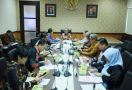 Matangkan Persiapan Harganas di Banyuasin, Sekda Sumsel dan Deputi BKKBN Gelar Rakor - JPNN.com