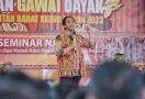 Raja Antoni Serahkan Langsung Sertifikat Wakaf Warga Pontianak - JPNN.com