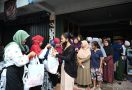 Ratusan Warga Bogor Menyerbu Bazar Sembako Murah yang Diadakan UMKM Sahabat Sandi - JPNN.com