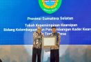 Herman Deru Terima Penghargaan Tokoh Kepemimpinan Bidang Kearsipan - JPNN.com