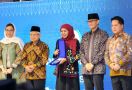 Jatim Juara Umum Anugerah Adinata Syariah KNEKS, Gubernur Khofifah Bilang Begini - JPNN.com
