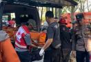 Mayat Tanpa Identitas Ditemukan di Selokan, Ada Luka Tusuk - JPNN.com