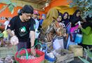 GGN Jatim Sediakan 500 Paket Telur dalam Bazar Murah di Ponorogo - JPNN.com