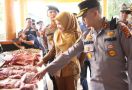 Polisi Turun ke Pasar Pascawarga Jarah Daging di Pembuangan Sampah Bantan - JPNN.com