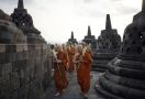 32 Bhikkhu Tiba di Candi Borobudur Setelah Menempuh Perjalanan 2.600 Kilometer - JPNN.com