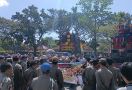 Warga Geruduk Kantor Bupati Lombok Barat, Dirut PT AMGM Jadi Sasaran - JPNN.com
