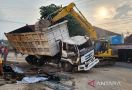 Polisi Selidiki Penyebab Kecelakaan Maut Truk Menimpa Mobil di Semarang - JPNN.com