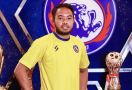 Arema FC Rekrut Kiper Adixi Lenzivio - JPNN.com