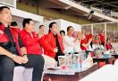 Lihat Gaya Jokowi Menonton Indonesia vs Argentina, Ada Prabowo dan Erick Thohir - JPNN.com