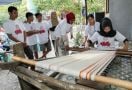 Orang Muda Ganjar Gelar Pelatihan Menenun di Sumba Barat - JPNN.com