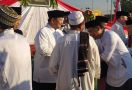 Penuhi Undangan Kawan dan Pendukung, Prabowo Salat Iduladha di Kecamatan Cikalongwetan - JPNN.com