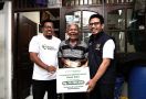 Baznas Bazis DKI Serahkan Bantuan untuk Kakek Rayo yang Jadi Korban Puting Beliung - JPNN.com