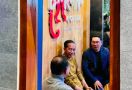 Ada Makna Politik dari Kemesraan Jokowi-Kang Emil, Begini Kata Pengamat  - JPNN.com
