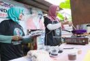Kowarteg Pendukung Ganjar Gelar Pelatihan Pembuatan Brownies Lumer di Gresik - JPNN.com