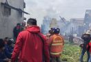 Kebakaran Melanda Permukiman Padat Penduduk di Palembang, Begini Kondisinya - JPNN.com