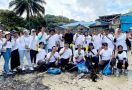 Pegadaian Ikut Bersih-Bersih Pantai Melawai Balikpapan Lewat BUMN Environmental Movement - JPNN.com