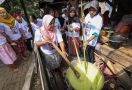 Gardu Ganjar Ikut Melestarikan Tradisi Ngabubur Suro Bersama Warga Pandeglang - JPNN.com