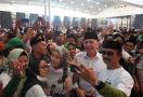 Iwan Bule Jadi Magnet di Milad ke-25 PBB, Simpatisan Banyak Minta Foto Bareng - JPNN.com