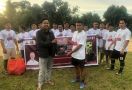 Orang Muda Ganjar Berikan Bantuan Jersei kepada Pemuda di Singkawang - JPNN.com