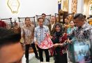 Lihat Wajah Semringah Nasabah PNM saat Batiknya Dilirik Presiden di GBN 2023 - JPNN.com