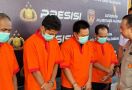 Polrestabes Palembang Tangkap Lima Tersangka Penggelapan Pupuk Non Subsidi - JPNN.com