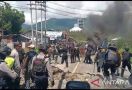 Polisi Terluka Ditembak Busur Saat Buka Paksa Blokade Jalan Trans Papua Barat di Manokwari - JPNN.com