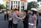 2 Polisi Ini Terima Pin Emas Kapolri, Irjen Rusdi Hartono Bangga - JPNN.com