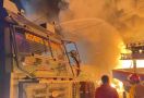52 Kapal Terbakar di Pelabuhan Jongor Kota Tegal - JPNN.com