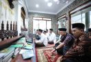 Ganjar Ziarahi Makam Mbah Dalhar Untuk Belajar Cara Mencintai Indonesia - JPNN.com