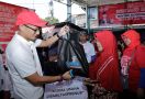 Sandiaga Beri Bantuan Modal Usaha dan Sembako Murah Bagi Masyarakat Manggarai - JPNN.com
