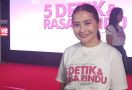 Chris Martin 'Nyeker' di Jakarta, Prilly Latuconsina: Saya Juga Suka, Bang - JPNN.com