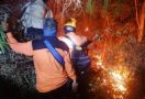 Kebakaran Hutan Melanda Kawasan Gunung Ciremai, Ratusan Petugas Diturunkan untuk Menjinakkan Api - JPNN.com