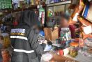 Puluhan Ribu Rokok Ilegal Disita Bea Cukai Pekanbaru Lewat Operasi Pasar di 2 Wilayah Ini - JPNN.com