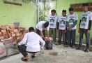 Santri Dukung Ganjar Gotong Royong Renovasi Majelis Taklim Nurul Huda di Palembang - JPNN.com