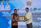 Dukung Kemajuan Olahraga, Pupuk Kaltim Raih Golden Siwo Award dari PWI Pusat - JPNN.com