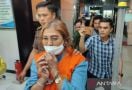 Perempuan Buron Kasus Korupsi Dana BOK Puskesmas Ditangkap di Jakarta, Tuh Orangnya! - JPNN.com