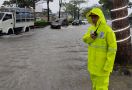 Setengah Hari Diguyur Hujan, Kota Pekanbaru Dikepung Banjir - JPNN.com