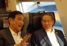 Menko Luhut & PM China Jajal Kereta Cepat, Kelistrikan Lancar, Halim ke Karawang 15 Menit - JPNN.com