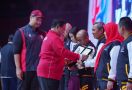 Gubernur Riau Syamsuar Sabet Penghargaan Bergengsi dari Kemenpora - JPNN.com