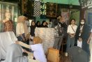 Orang Muda Ganjar Buktikan Kepeduliannya Untuk UMKM Batik di Bukittinggi - JPNN.com