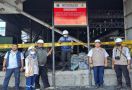 Anak Buah Heru Budi Segel Cerobong Pabrik Baja di Jakarta Timur - JPNN.com