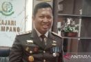 Kejari Sampang Tahan Mantan Kades Tersangka Korupsi Dana Desa - JPNN.com