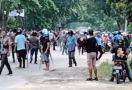 Ratusan Buruh Bentrok di Pekanbaru, Begini Kejadiannya - JPNN.com