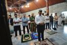 Salat Berjemaah di Masjid Tertua Sulsel, Anies: Insyaallah Jadi Penguat Persaudaraan - JPNN.com