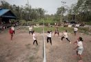 Puluhan Perempuan Antusias Ikuti Lomba Voli dari Srikandi Ganjar Kalteng - JPNN.com