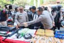 Ratusan Polisi Dikerahkan ke Kampung Bahari, Mengejutkan, Ada Narkoba hingga Senjata - JPNN.com