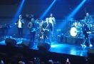 Syahdu, Iwan Fals Nyanyikan Lagu Glenn Fredly dalam Konser Tanda Mata - JPNN.com