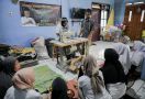 Sukarelawan Ganjar Sejati Gelar Pelatihan Menjahit Bagi Milenial di Bandung Barat - JPNN.com